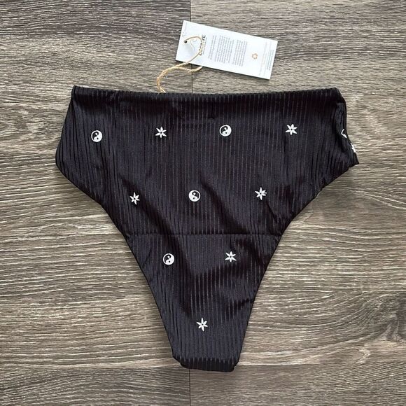 🐿️ NWT Urban Outfitters Desert Dreamer Black Embroidered Bikini Bottoms Medium - Picture 5 of 5